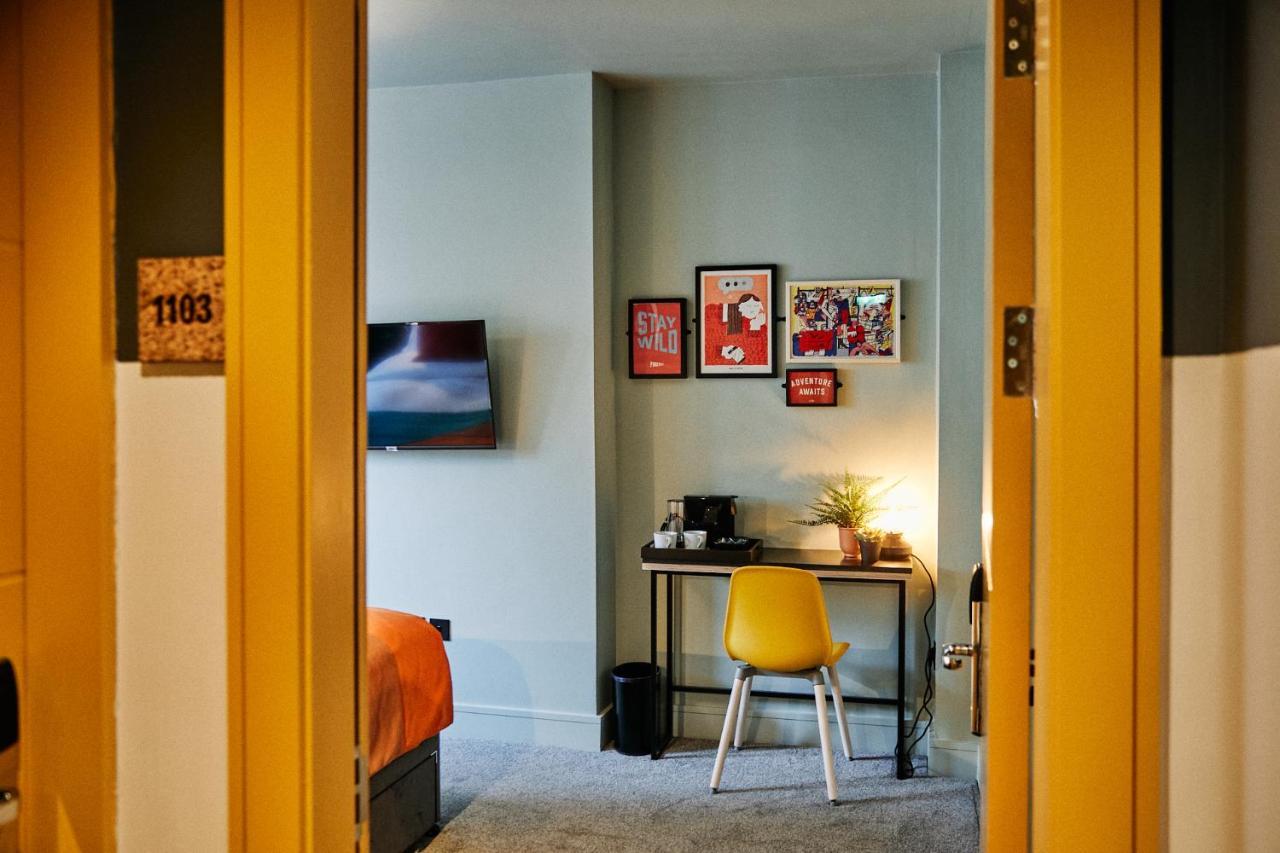 Firefly Hotel Брей Екстериор снимка