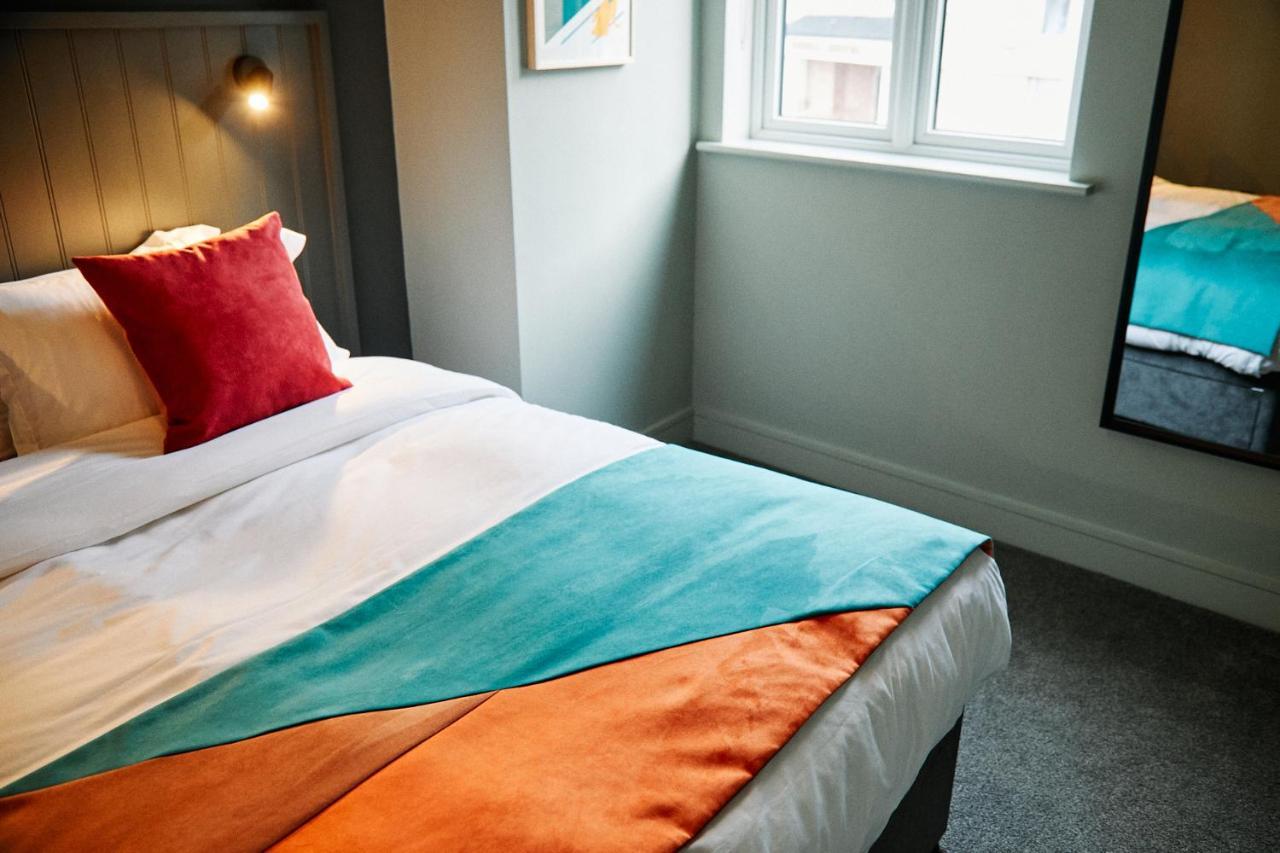 Firefly Hotel Брей Екстериор снимка