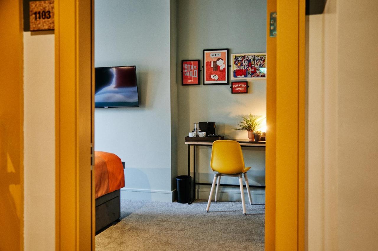 Firefly Hotel Брей Екстериор снимка