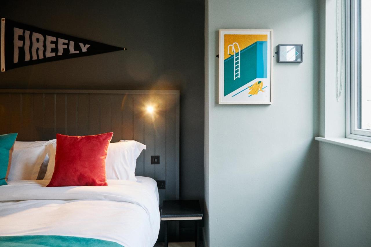 Firefly Hotel Брей Екстериор снимка