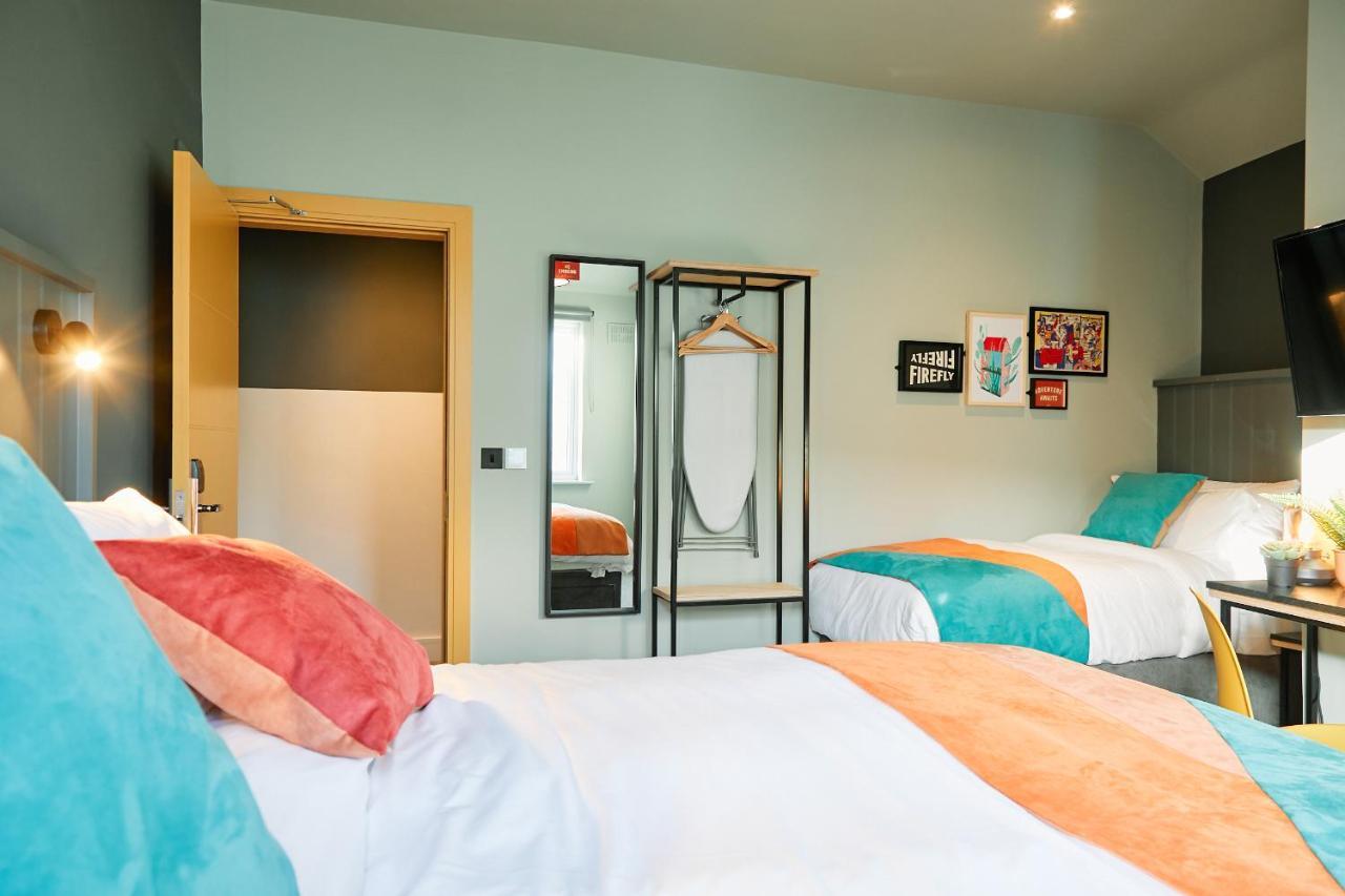 Firefly Hotel Брей Екстериор снимка