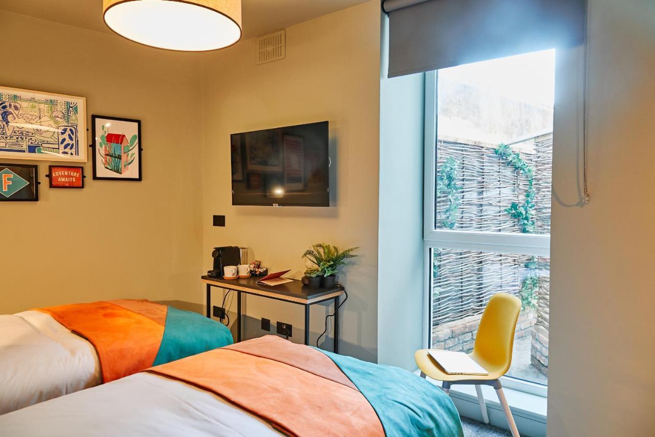 Firefly Hotel Брей Екстериор снимка